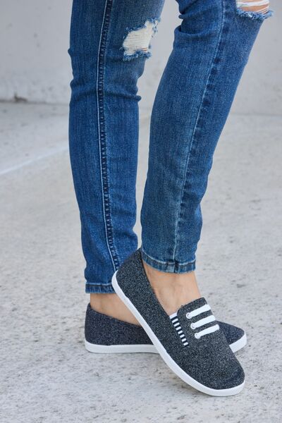 Round Toe Slip-On Flat Sneakers