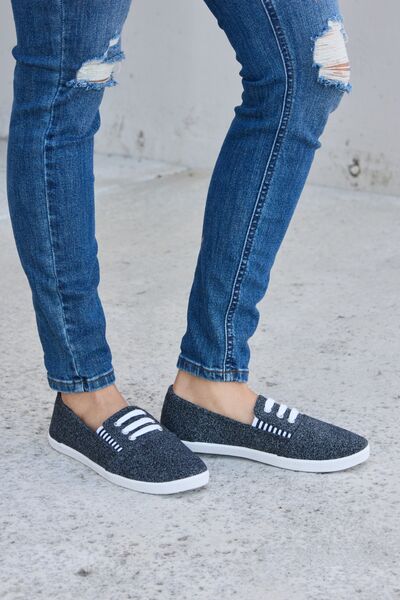 Round Toe Slip-On Flat Sneakers